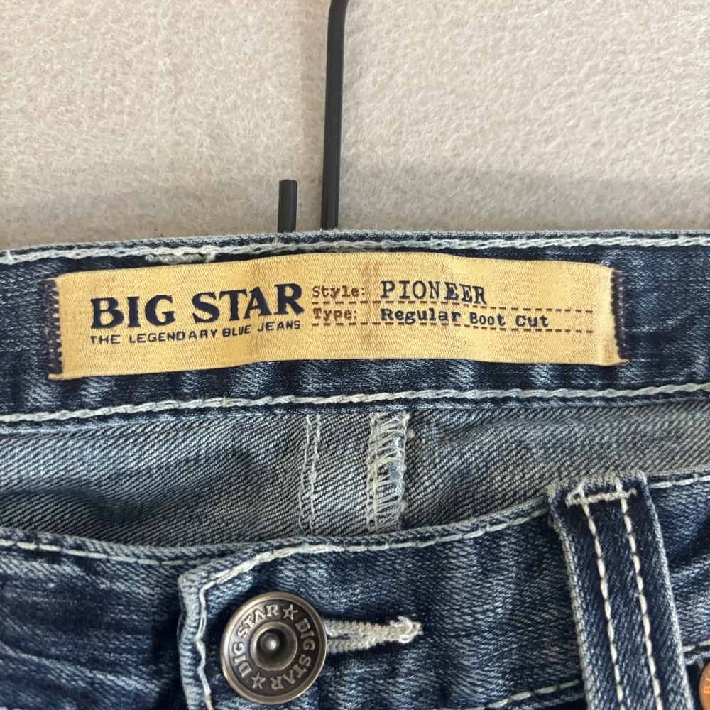 Big Star Pioneer Regular Boot Cut Jeans Men’s 34R Blue Distressed Buckle - Picture 3 of 10